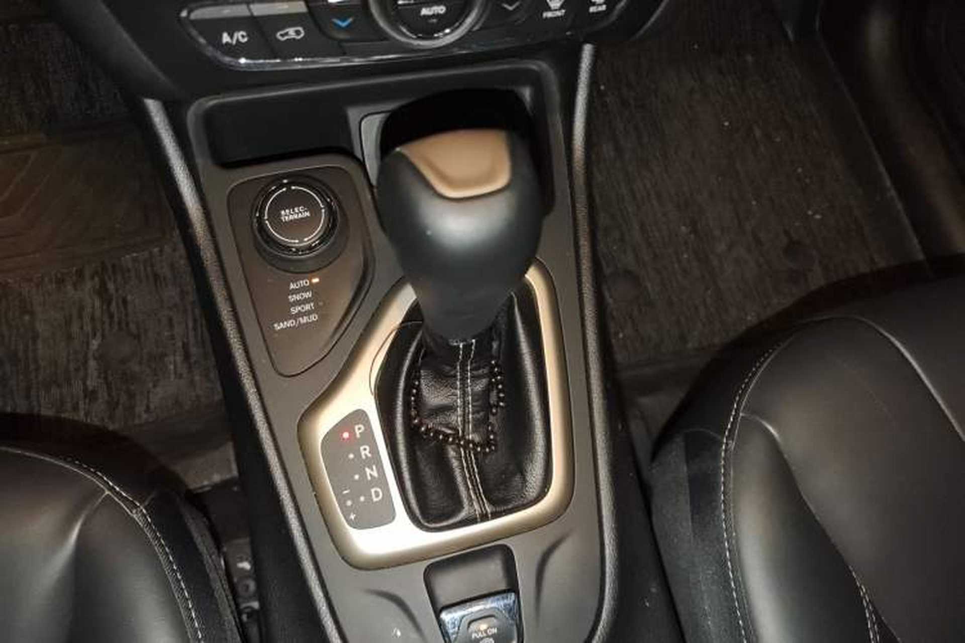 Used Jeep Cherokee 2016 2.4L Professional Smart Version Gear Lever