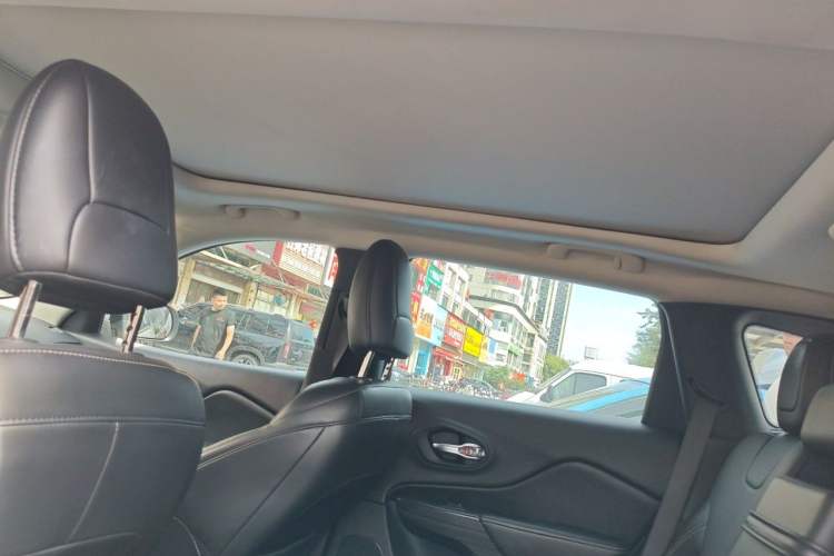 Used Jeep Cherokee 2016 2.0L Superior Edition Headliner
