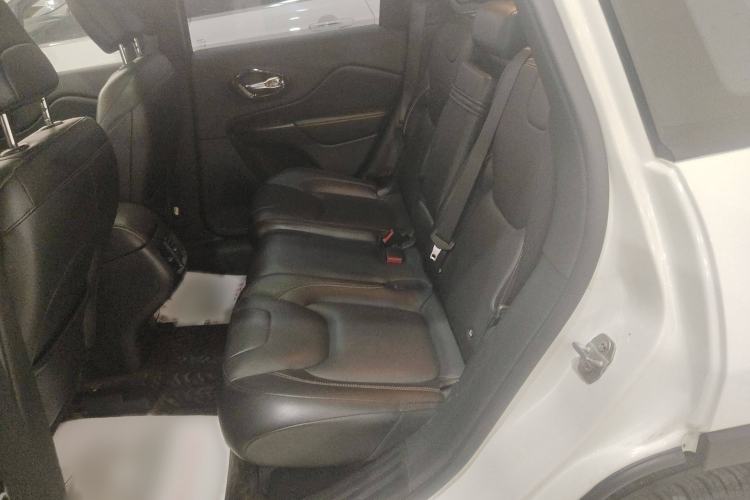 Used Jeep Cherokee 2016 2.4L 75th Anniversary Edition Interior 1