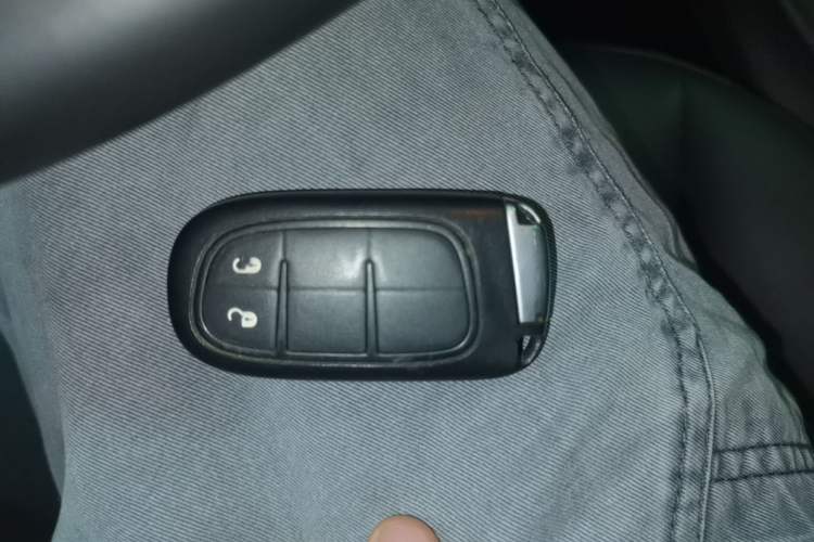 Used Jeep Cherokee 2016 2.0L Superior Edition Interior 1