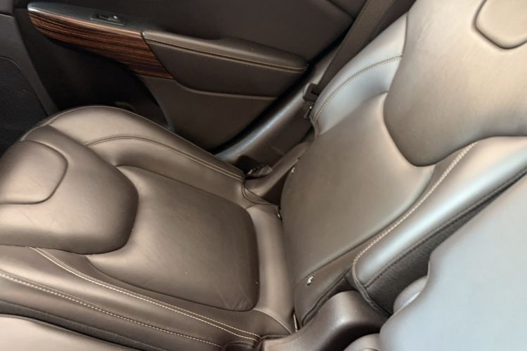 Used Jeep Cherokee 2016 2.0L Superior Edition Interior 1
