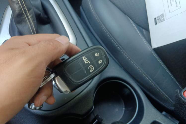 Used Jeep Cherokee 2016 2.4L All-in-One Edition Interior 1