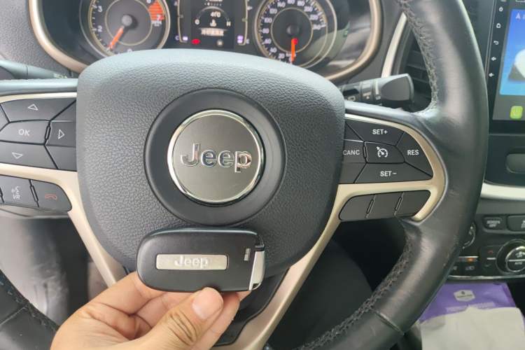 Used Jeep Cherokee 2016 2.0L Leading Edition Interior 1