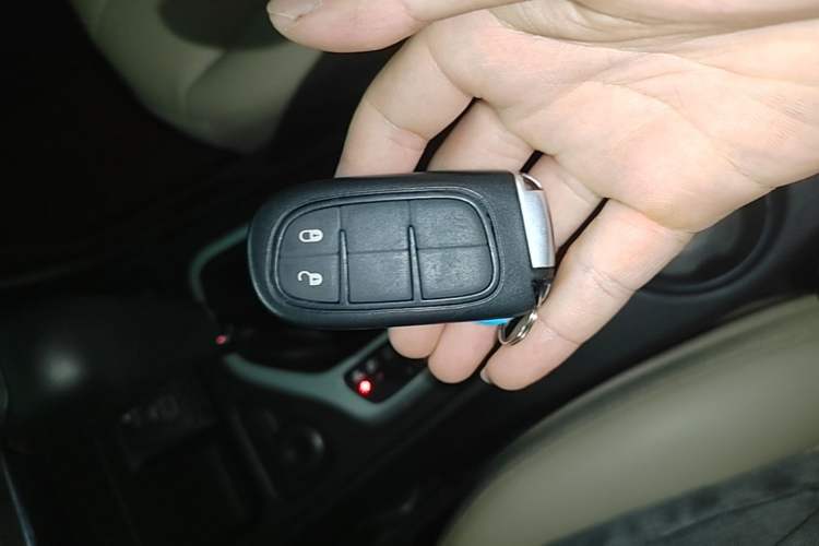 Used Jeep Cherokee 2016 2.0L Superior Edition Interior 1