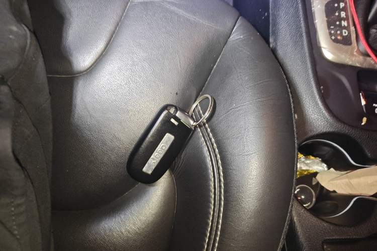 Used Jeep Cherokee 2016 2.4L Superior Edition Interior 1