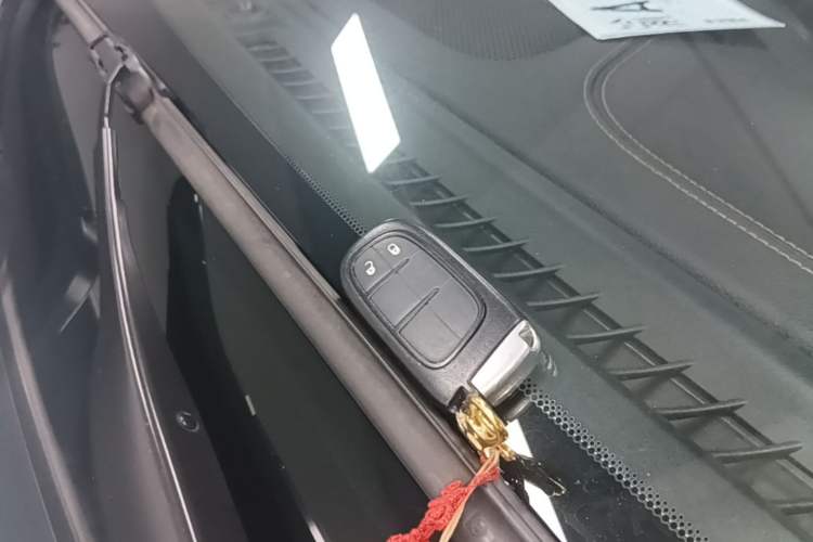 Used Jeep Cherokee 2016 2.0L Superior Edition Interior 1