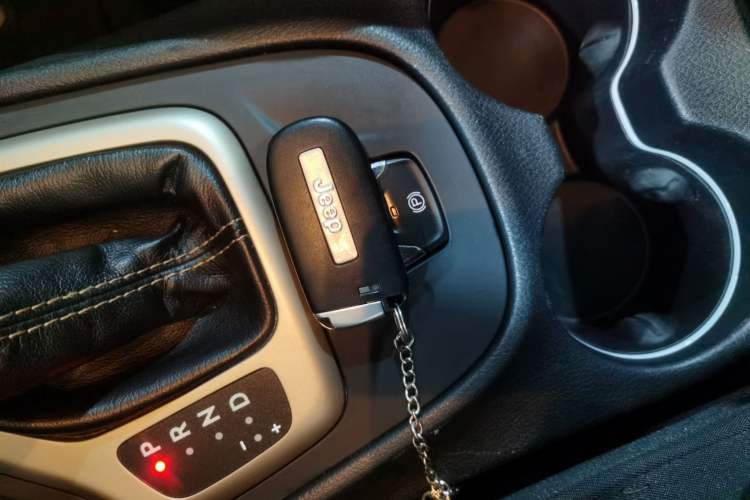 Used Jeep Cherokee 2016 2.0L Superior Edition Interior 1