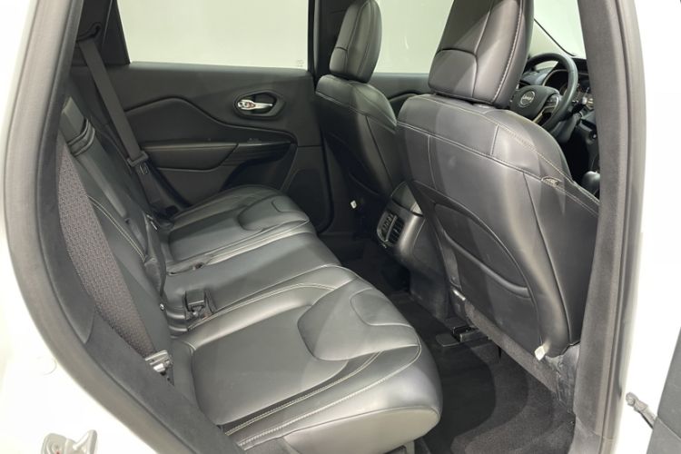 Used Jeep Cherokee 2016 2.4L Professional Edition Interior 11