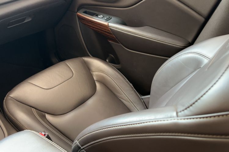 Used Jeep Cherokee 2016 2.0L Superior Edition Interior 2