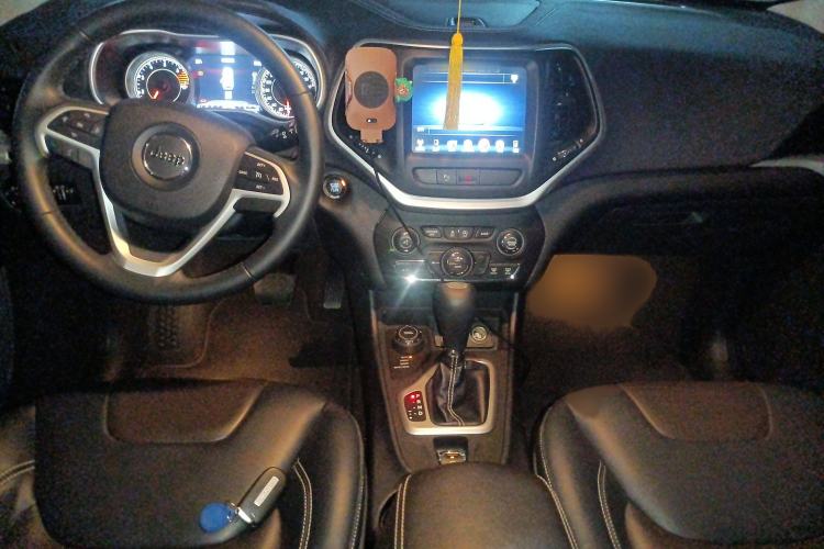 Used Jeep Cherokee 2016 2.4L Professional Edition Interior 2