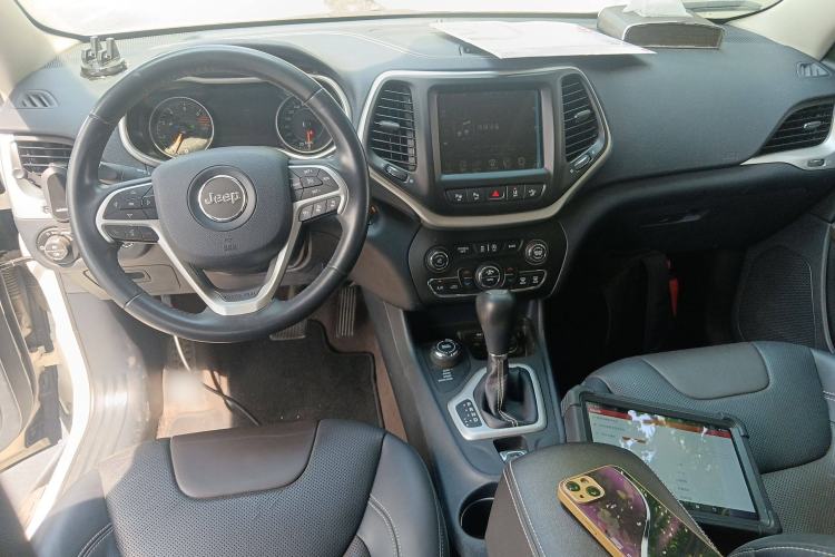 Used Jeep Cherokee 2016 2.4L All-in-One Edition Interior 2