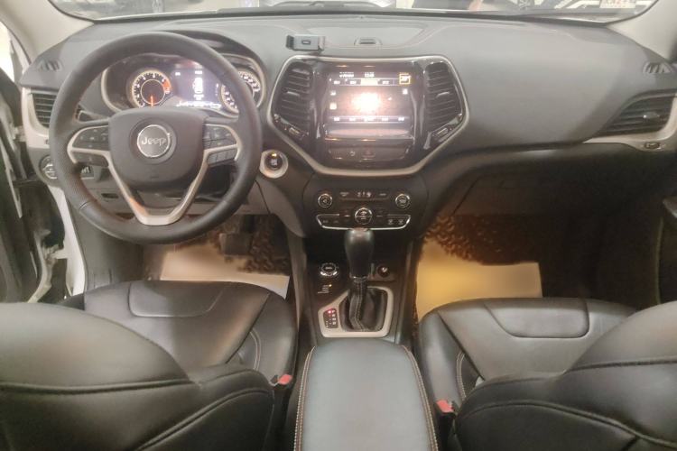 Used Jeep Cherokee 2016 2.4L 75th Anniversary Edition Interior 3