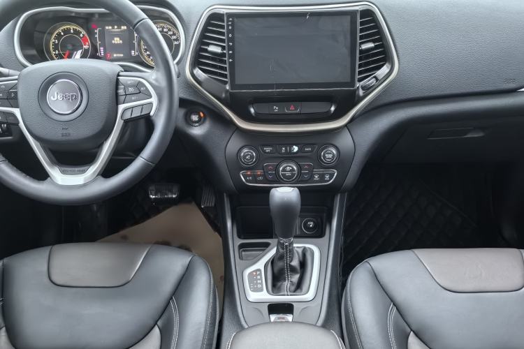 Used Jeep Cherokee 2016 2.4L Leading Edition Interior 3