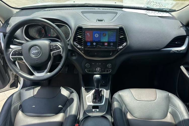 Used Jeep Cherokee 2016 2.4L Leading Edition Interior 3