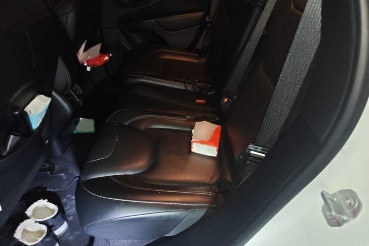 Used Jeep Cherokee 2016 2.4L Superior Edition Interior 4