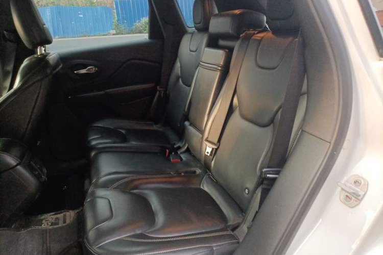 Used Jeep Cherokee 2016 2.4L Leading Smart Version Interior 4
