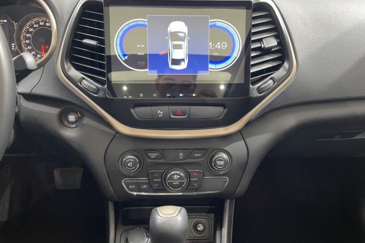 Used Jeep Cherokee 2016 2.4L Professional Edition Interior 5