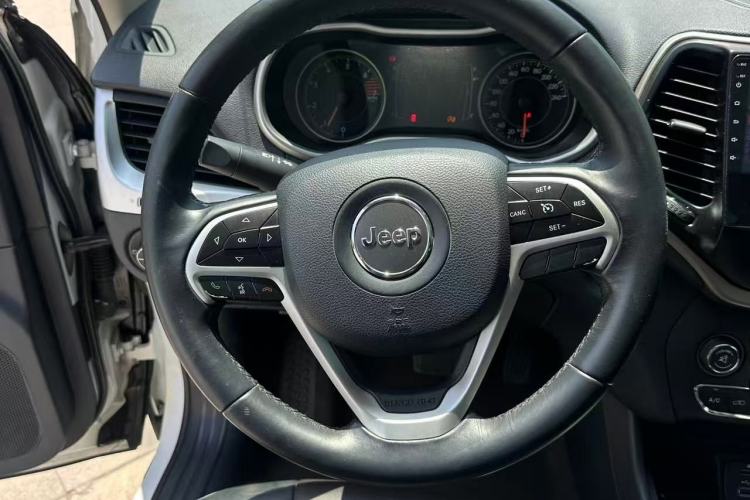Used Jeep Cherokee 2016 2.4L Leading Edition Interior 5