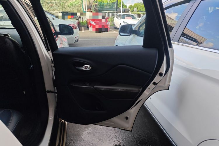 Used Jeep Cherokee 2016 2.4L Leading Edition Interior 6