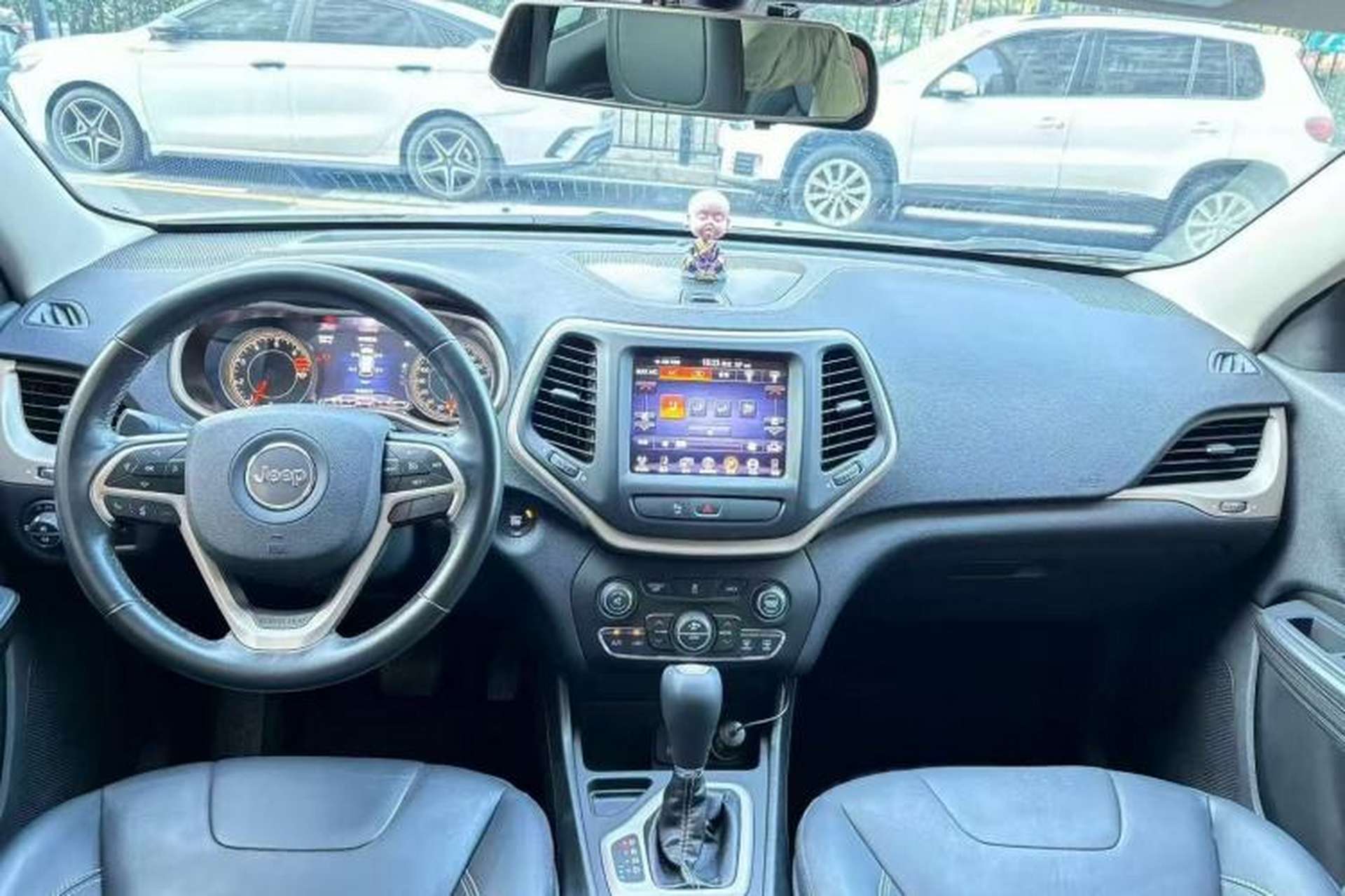 Used Jeep Cherokee 2016 2.0L Superior Edition Interior 6