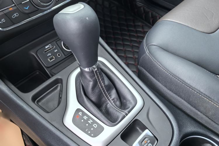 Used Jeep Cherokee 2016 2.4L Leading Edition Interior 6