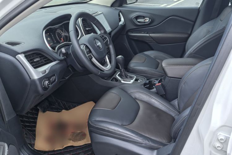 Used Jeep Cherokee 2016 2.4L Leading Edition Interior 7