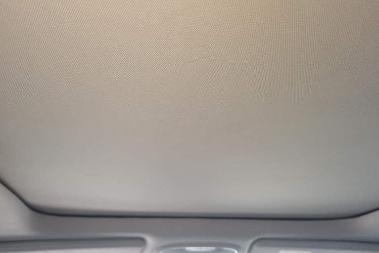 Used Jeep Cherokee 2016 2.4L 75th Anniversary Edition Interior 8