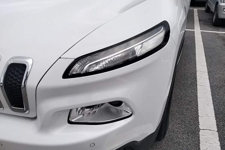 Used Jeep Cherokee 2016 2.4L Professional Smart Version Left Front Headlight