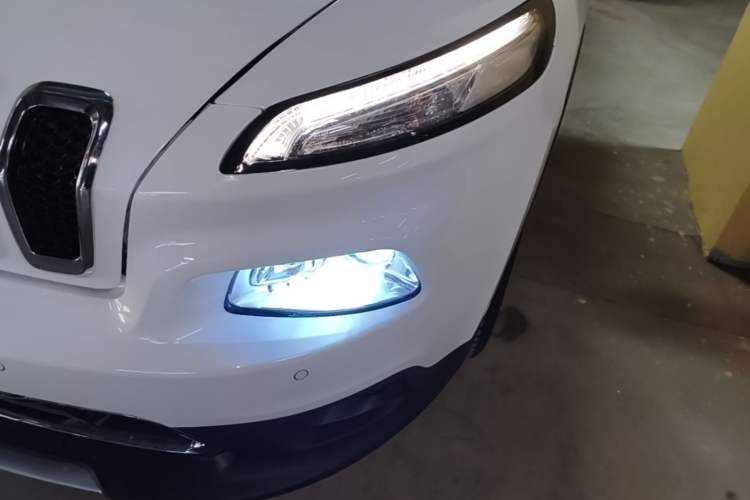 Used Jeep Cherokee 2016 2.4L Professional Edition Left Front Headlight