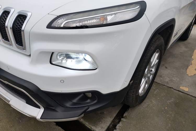 Used Jeep Cherokee 2016 2.4L Professional Edition Left Front Headlight