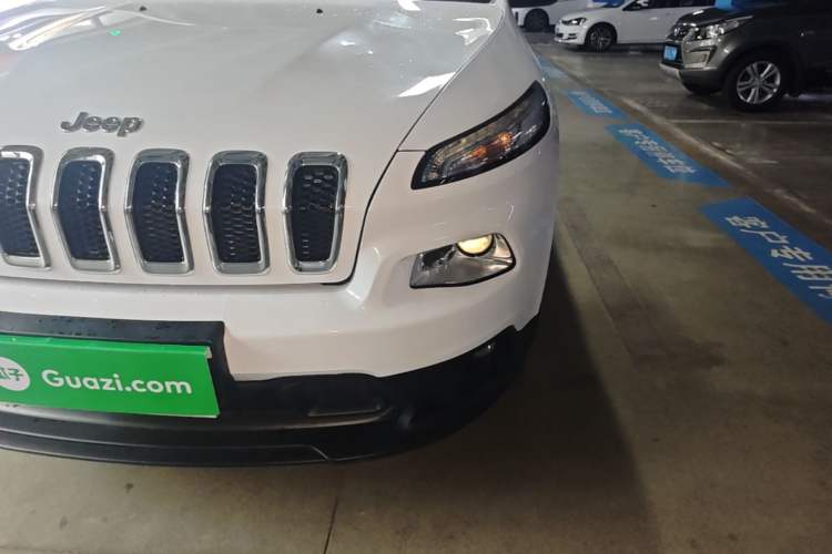 Used Jeep Cherokee 2016 2.0L Superior Edition Left Front Headlight