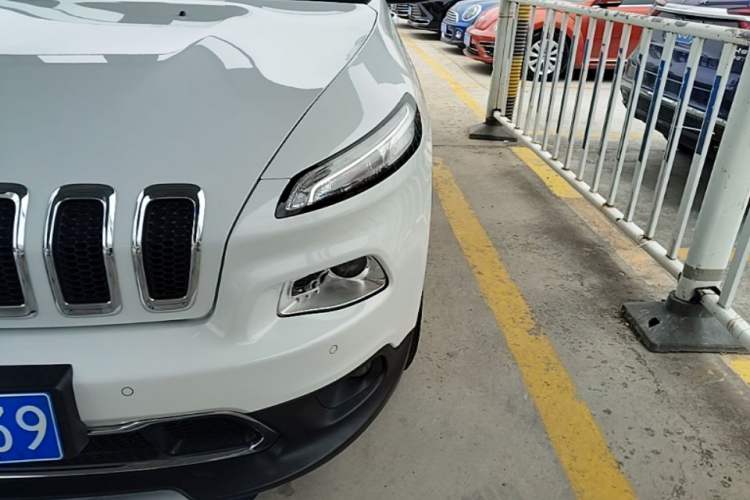 Used Jeep Cherokee 2016 2.4L Professional Smart Version Left Front Headlight