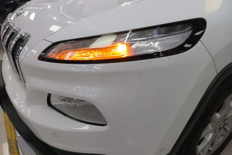 Used Jeep Cherokee 2016 2.0L Superior Edition Left Front Headlight