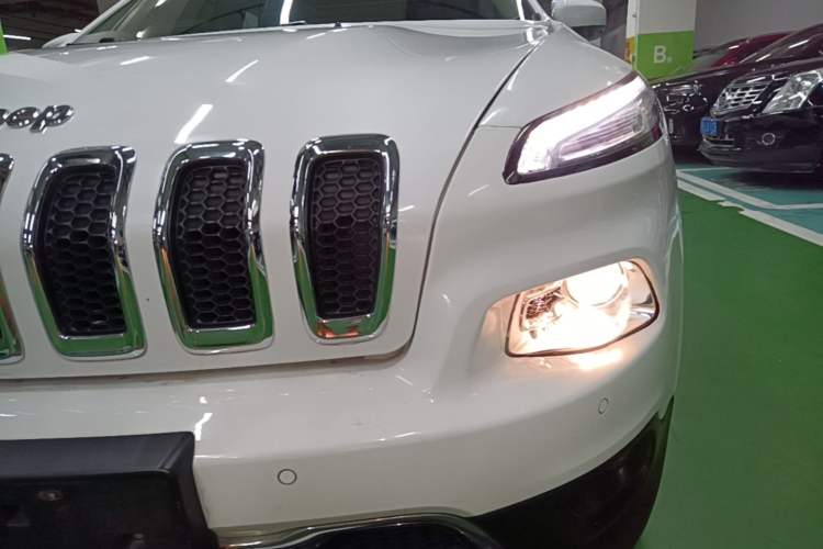 Used Jeep Cherokee 2016 2.4L Professional Edition Left Front Headlight