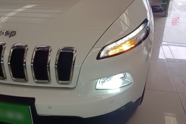 Used Jeep Cherokee 2016 2.0L Superior Edition Left Front Headlight