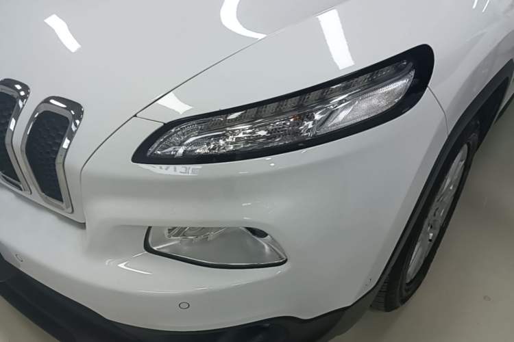 Used Jeep Cherokee 2016 2.0L Superior Edition Left Front Headlight