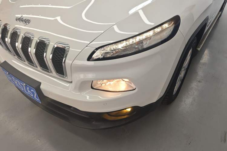 Used Jeep Cherokee 2016 2.4L Leading Edition Left Front Headlight