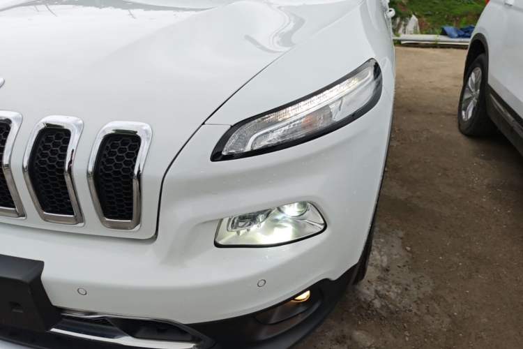 Used Jeep Cherokee 2016 2.4L Professional Edition Left Front Headlight