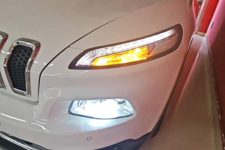Used Jeep Cherokee 2016 2.4L Professional Edition Left Front Headlight