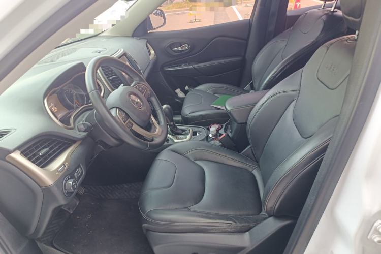 Used Jeep Cherokee 2016 2.0L Superior Edition Left Front Seat