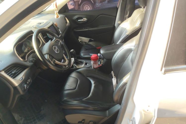 Used Jeep Cherokee 2016 2.0L Superior Edition Left Front Seat
