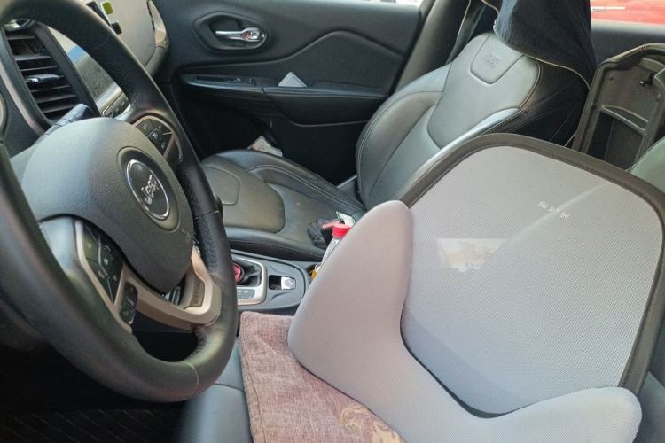 Used Jeep Cherokee 2016 2.4L Leading Edition Left Front Seat
