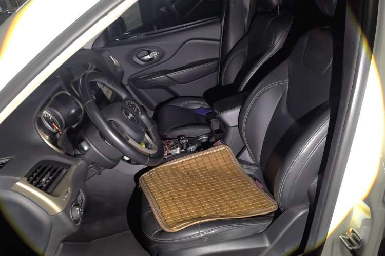Used Jeep Cherokee 2016 2.4L Professional Smart Version Left Front Seat