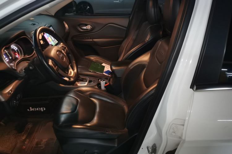 Used Jeep Cherokee 2016 2.4L Leading Edition Left Front Seat