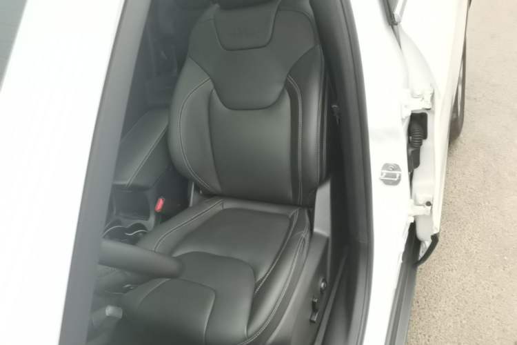Used Jeep Cherokee 2016 2.4L Leading Edition Left Front Seat