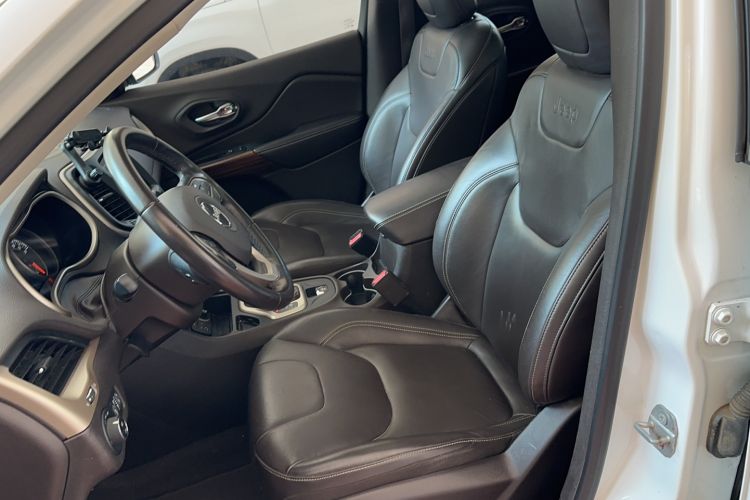 Used Jeep Cherokee 2016 2.0L Superior Edition Left Front Seat