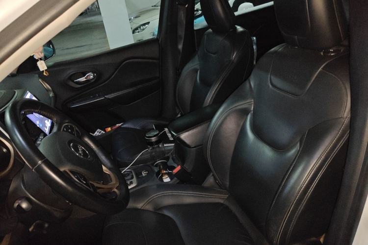 Used Jeep Cherokee 2016 2.0L Superior Edition Left Front Seat