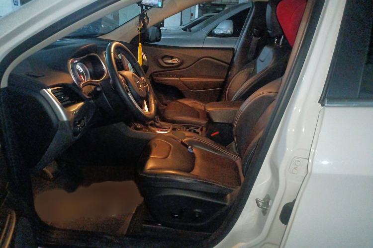 Used Jeep Cherokee 2016 2.4L Professional Edition Left Front Seat