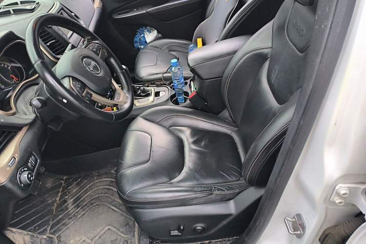 Used Jeep Cherokee 2016 2.4L Leading Edition Left Front Seat