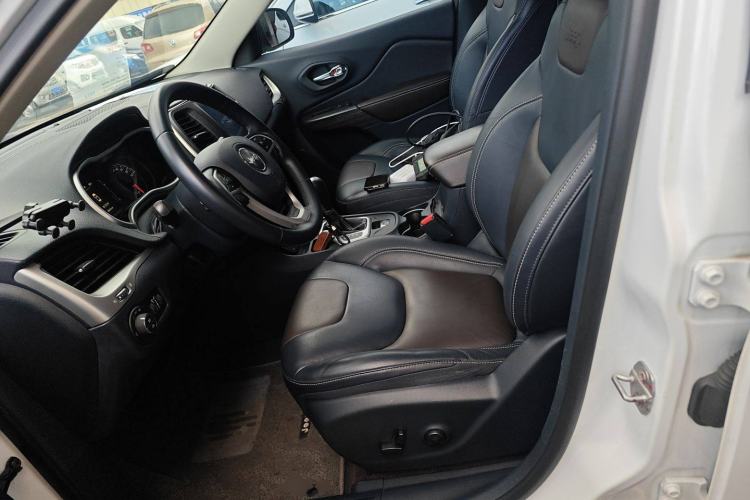 Used Jeep Cherokee 2016 2.4L Leading Edition Left Front Seat